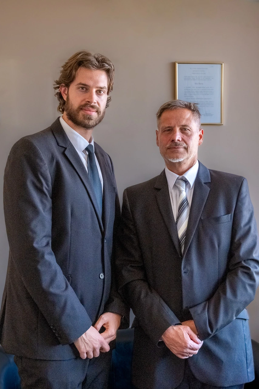 Dr. Biró Barna András és Dr. Biró Barna az irodában